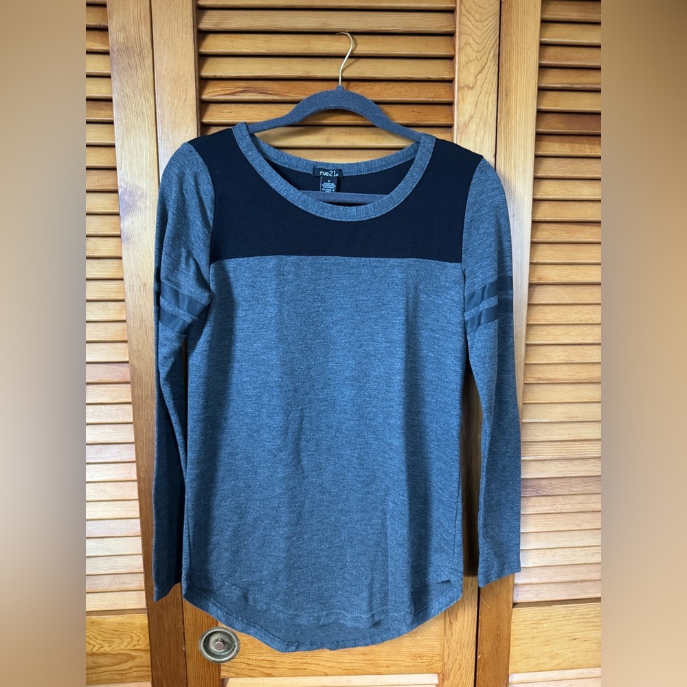 Rue21 Charcoal and Black Knit Top